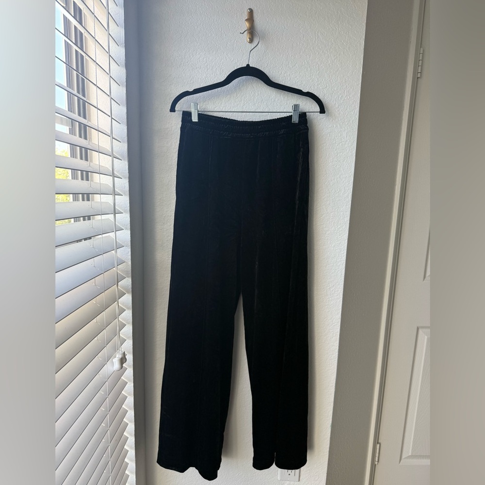 LYSSE SHAY CRUSHED VELVET BLACK SUIT STRETCH PANTS SIZE LARGE EUC